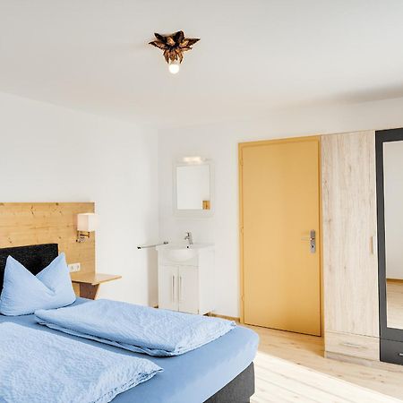 Gaestehaus U Ferienwohnungen Veronika Incl Fruehstuecksbuffet Und Koenigscard Mit 200 Kostenlosen Attraktionen Унтераммергау Экстерьер фото