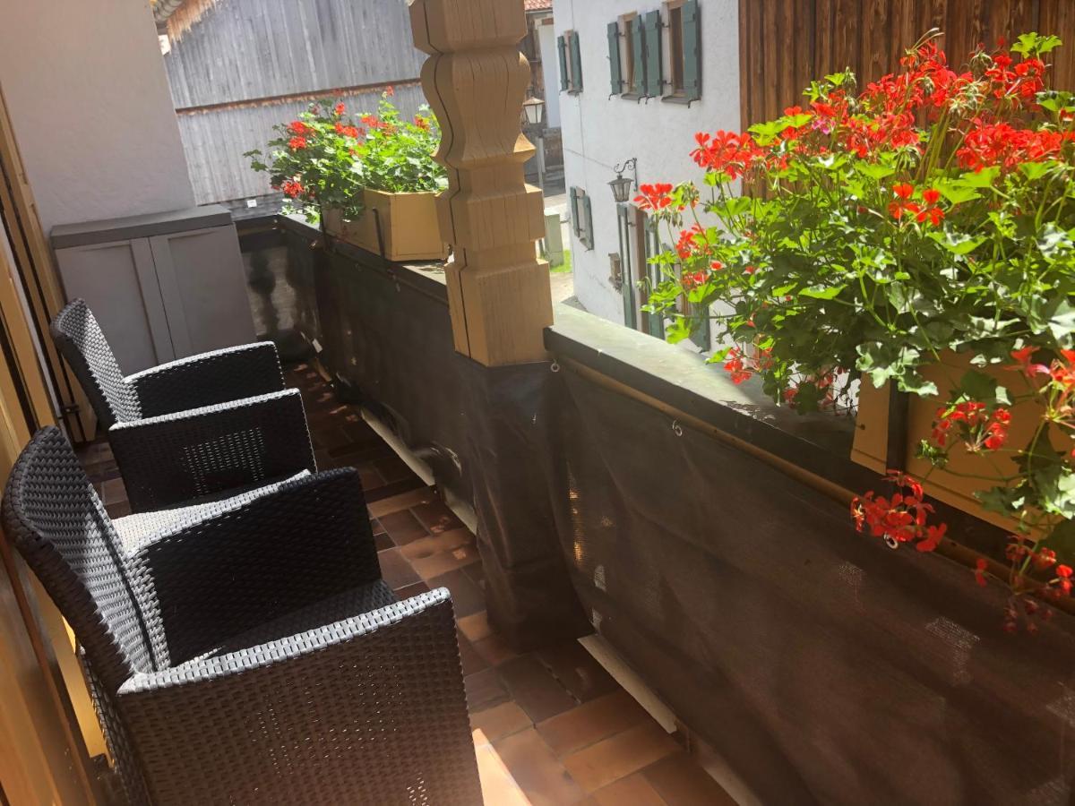 Gaestehaus U Ferienwohnungen Veronika Incl Fruehstuecksbuffet Und Koenigscard Mit 200 Kostenlosen Attraktionen Унтераммергау Экстерьер фото