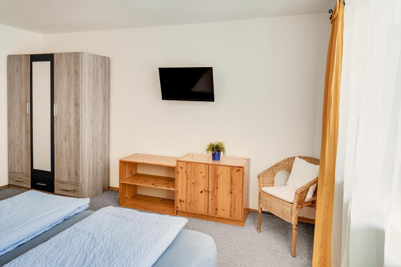 Gaestehaus U Ferienwohnungen Veronika Incl Fruehstuecksbuffet Und Koenigscard Mit 200 Kostenlosen Attraktionen Унтераммергау Экстерьер фото