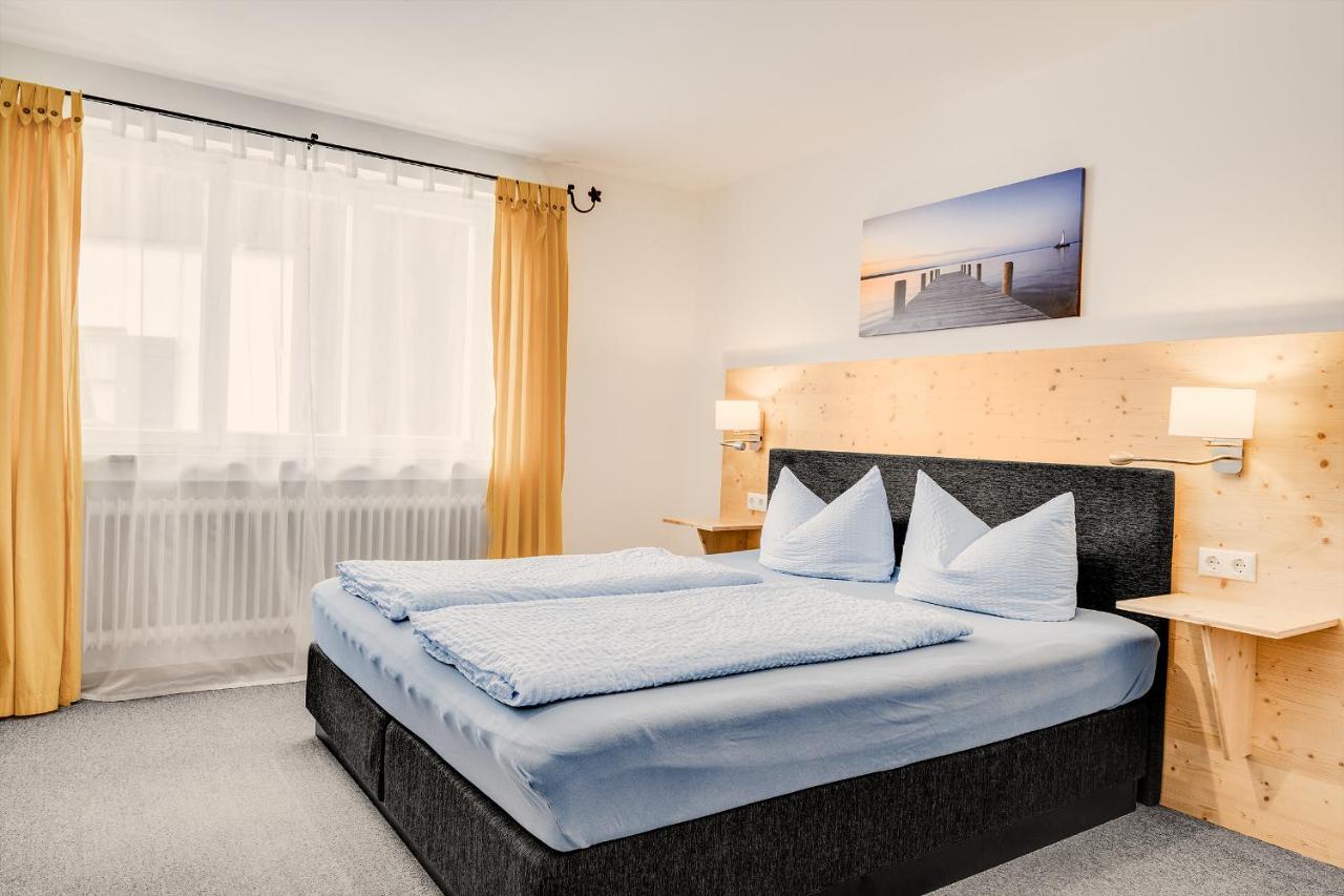 Gaestehaus U Ferienwohnungen Veronika Incl Fruehstuecksbuffet Und Koenigscard Mit 200 Kostenlosen Attraktionen Унтераммергау Экстерьер фото