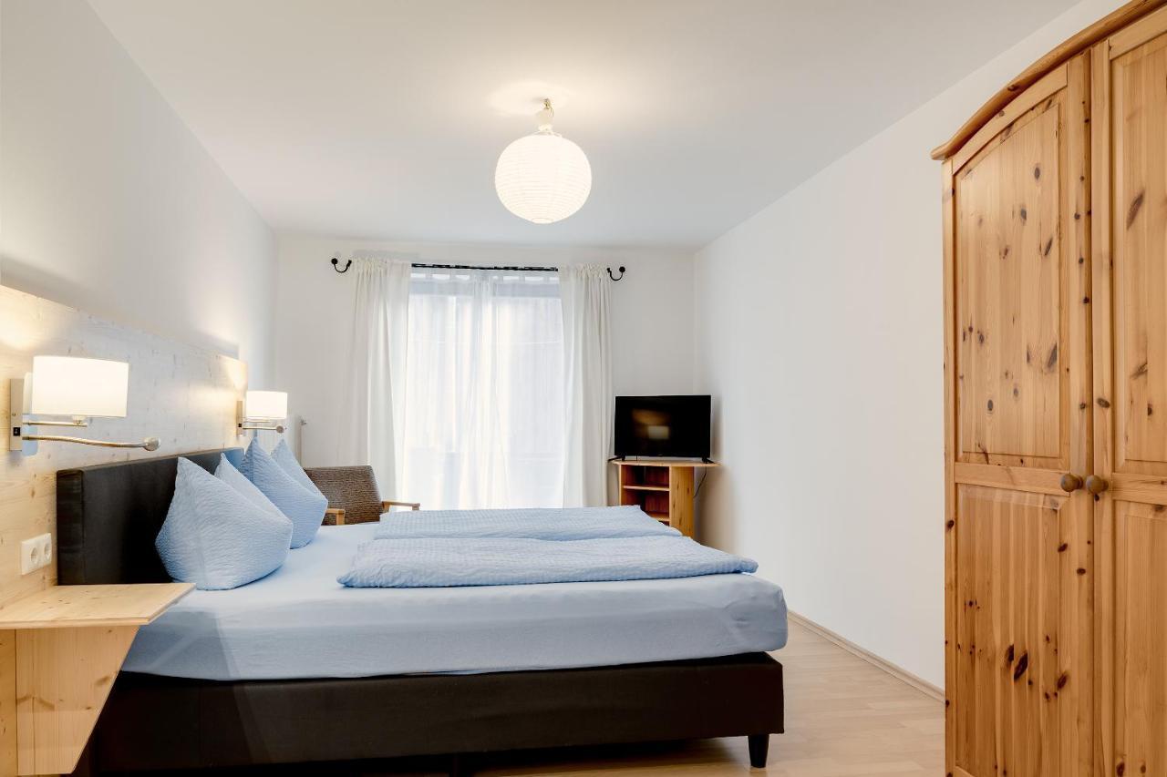 Gaestehaus U Ferienwohnungen Veronika Incl Fruehstuecksbuffet Und Koenigscard Mit 200 Kostenlosen Attraktionen Унтераммергау Экстерьер фото