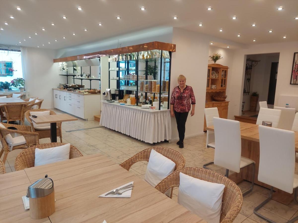 Gaestehaus U Ferienwohnungen Veronika Incl Fruehstuecksbuffet Und Koenigscard Mit 200 Kostenlosen Attraktionen Унтераммергау Экстерьер фото