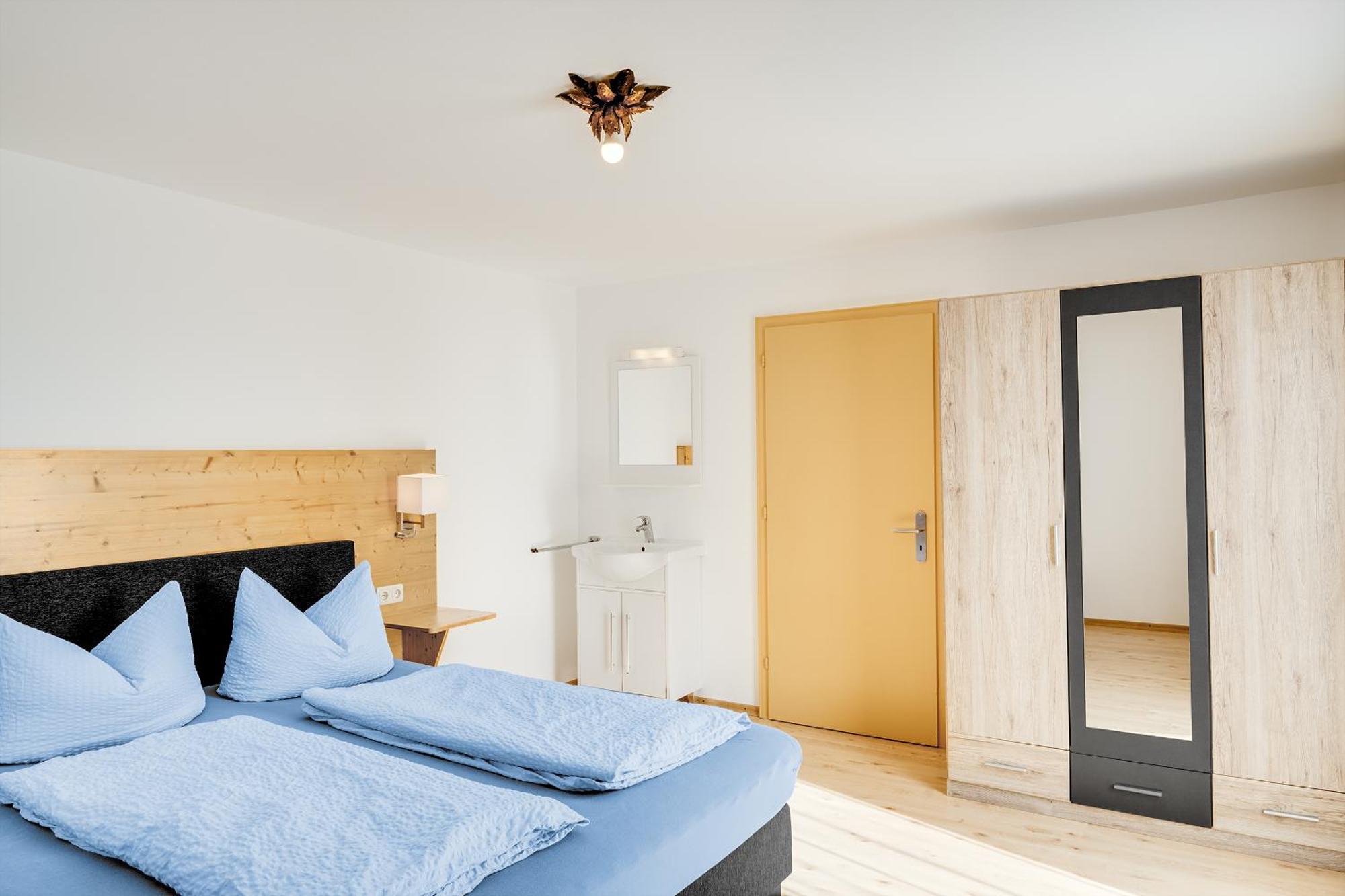 Gaestehaus U Ferienwohnungen Veronika Incl Fruehstuecksbuffet Und Koenigscard Mit 200 Kostenlosen Attraktionen Унтераммергау Экстерьер фото